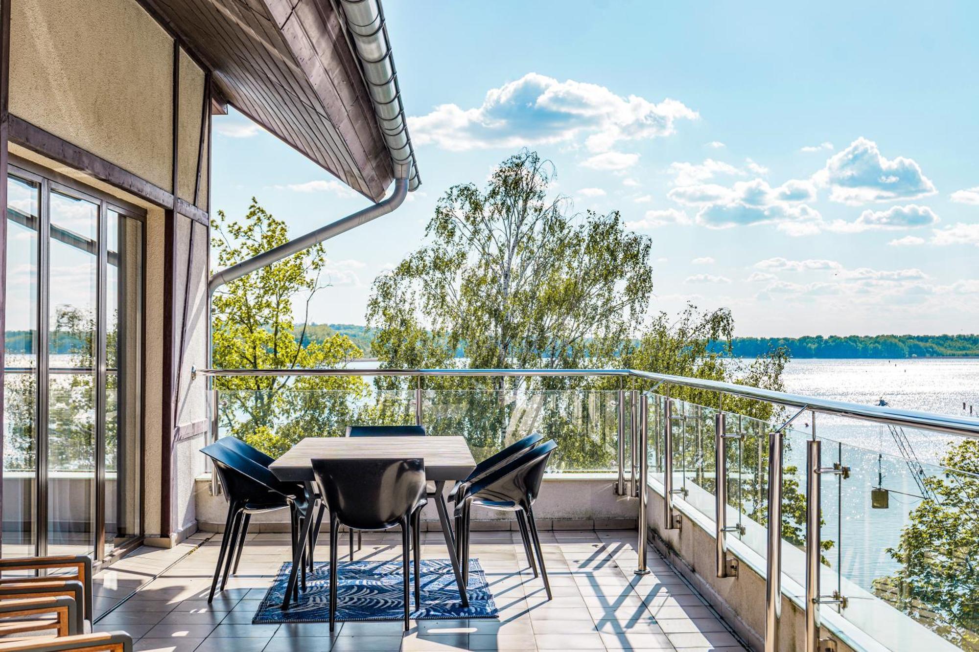 אוסטראודה Willa Port מראה חיצוני תמונה A balcony