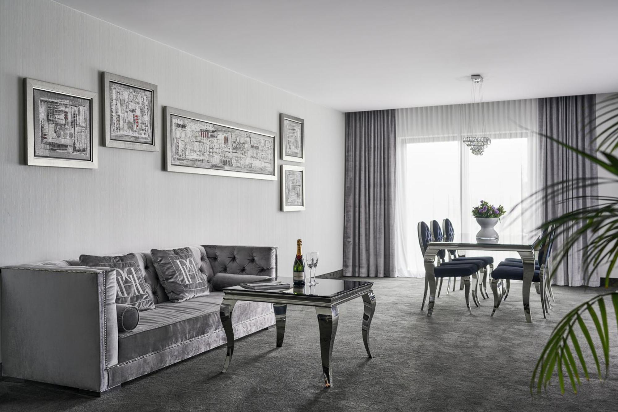 אוסטראודה Willa Port מראה חיצוני תמונה A living room with a carpet floor