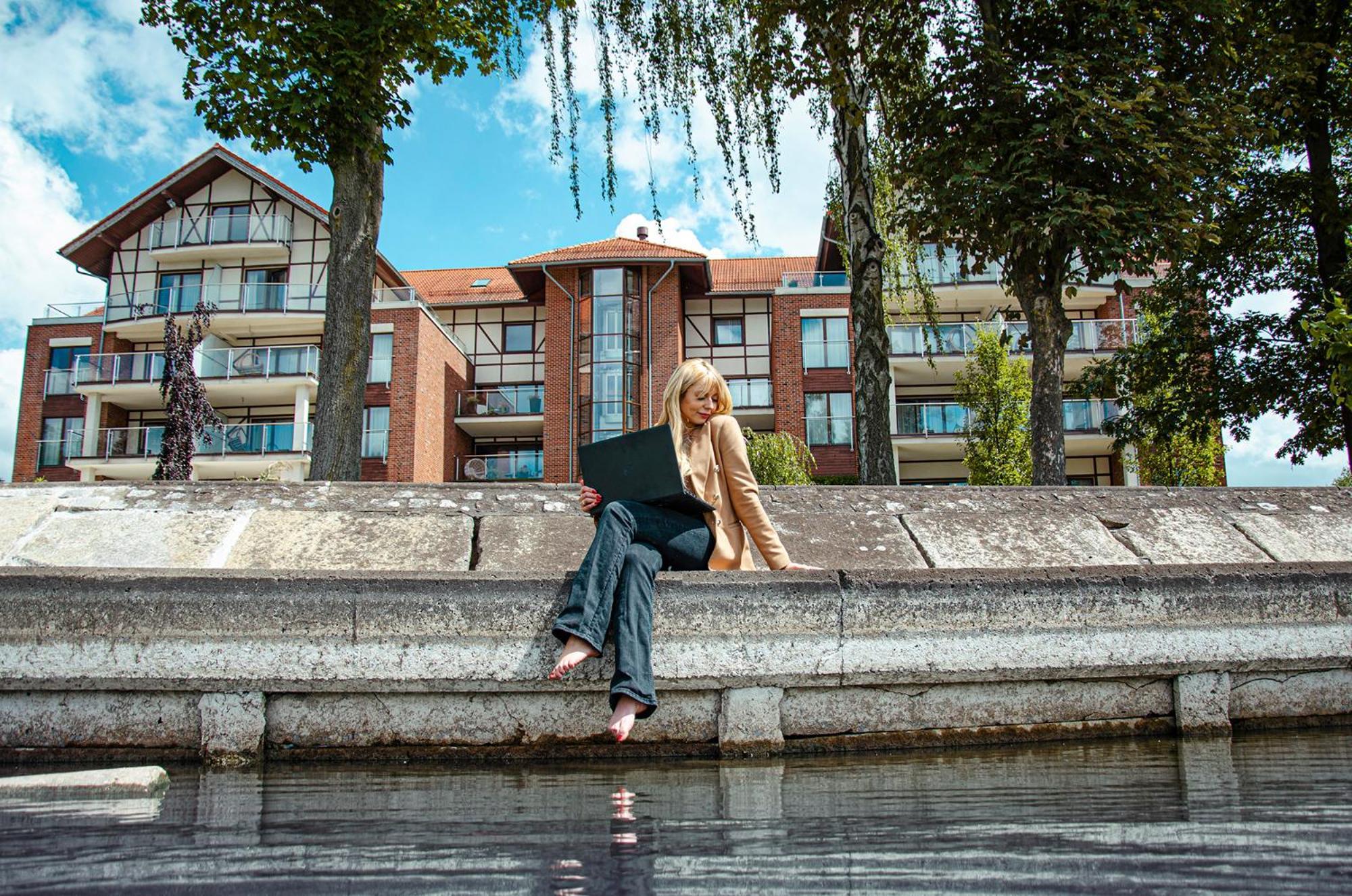אוסטראודה Willa Port מראה חיצוני תמונה A student studying at the University of Kent