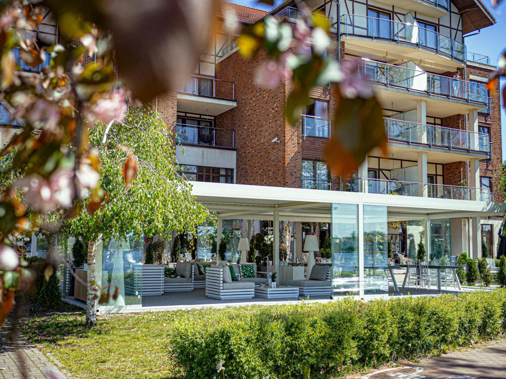 אוסטראודה Willa Port מראה חיצוני תמונה The hotel's main entrance